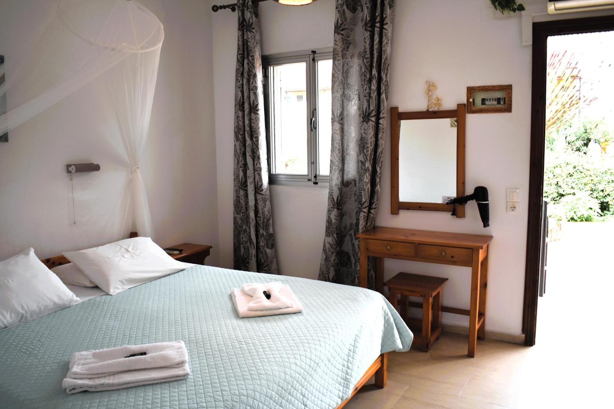 Kostas Apartments & Studios Agios Georgios Pagon Exterior photo