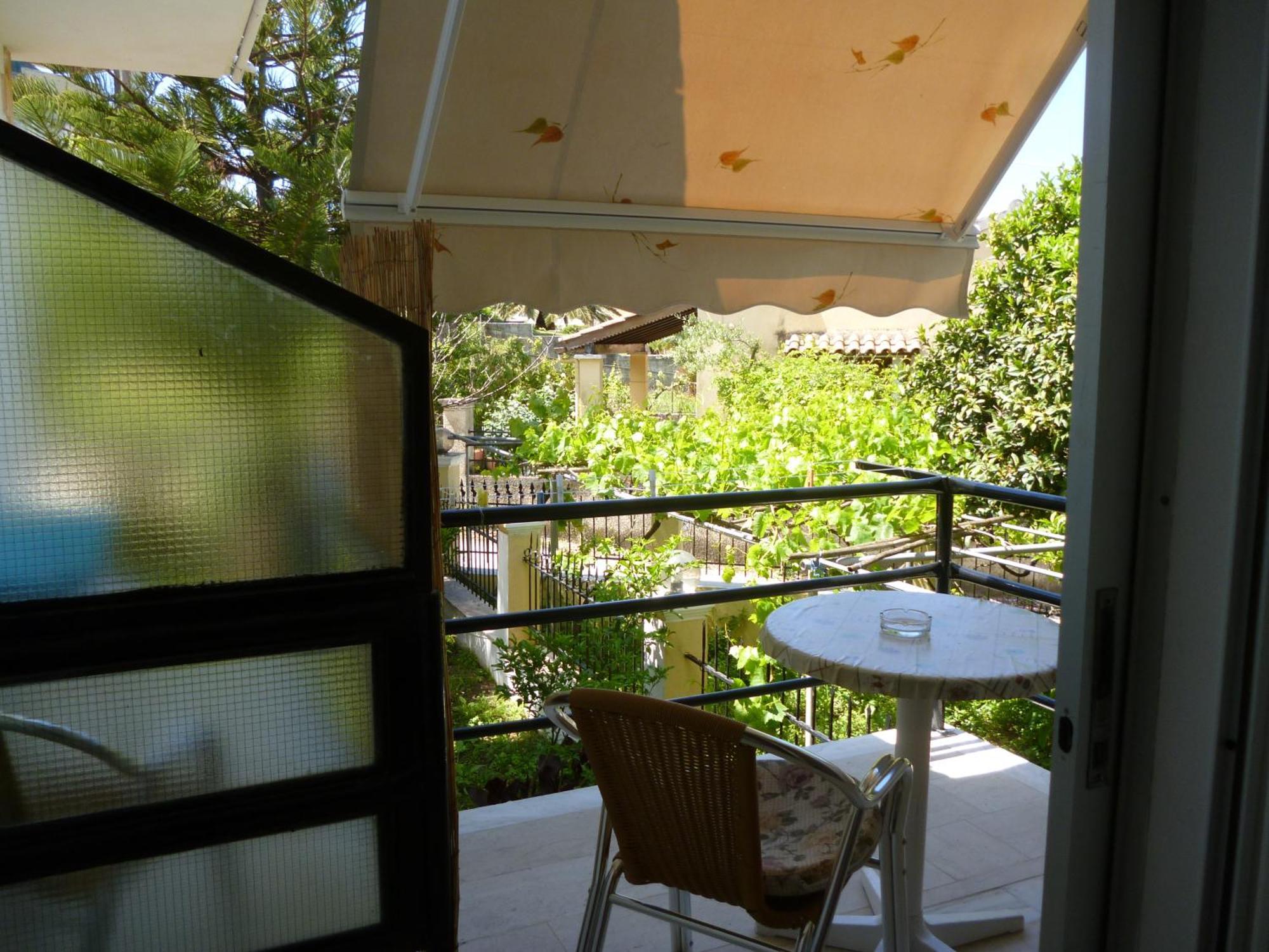 Kostas Apartments & Studios Agios Georgios Pagon Exterior photo