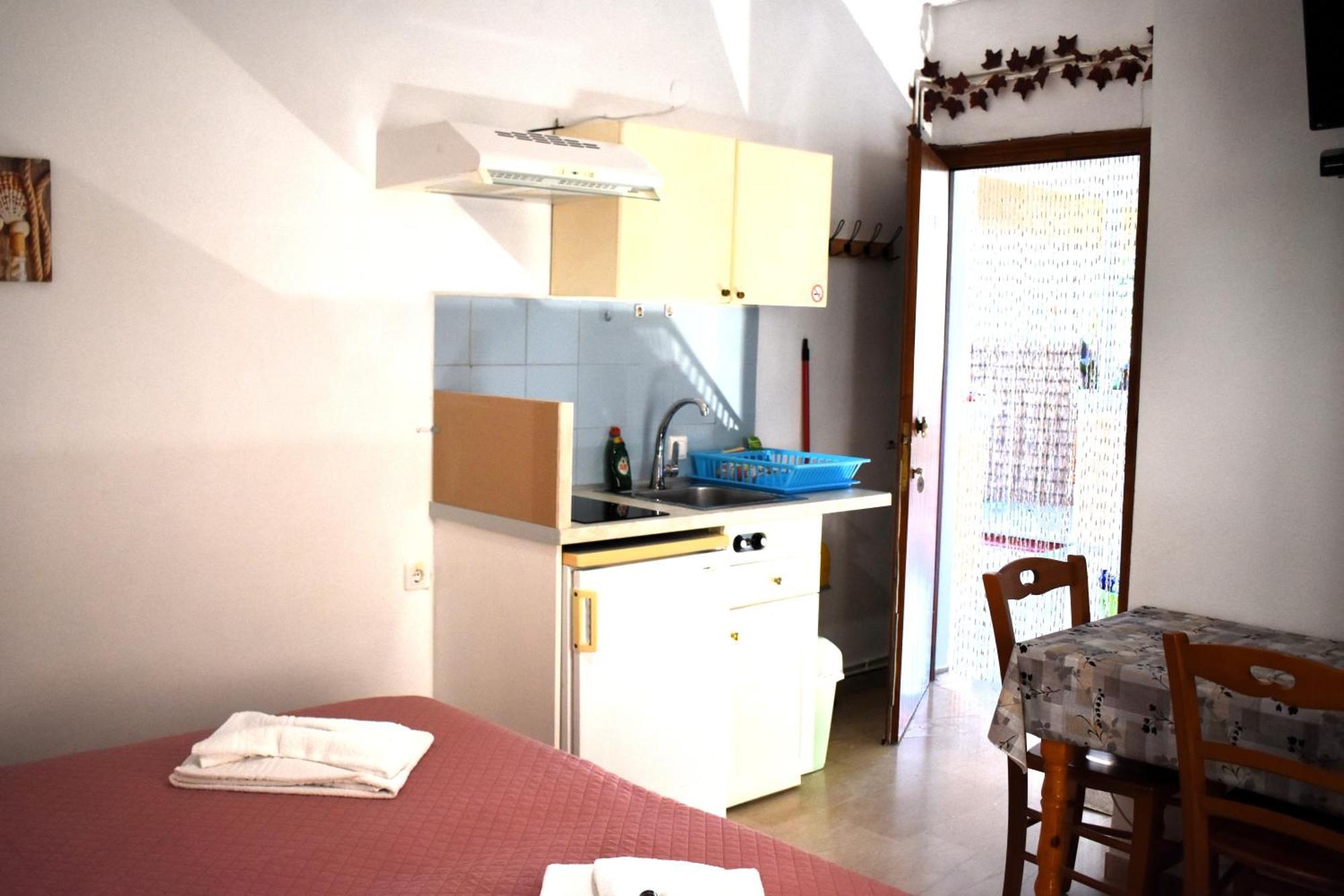 Kostas Apartments & Studios Agios Georgios Pagon Exterior photo