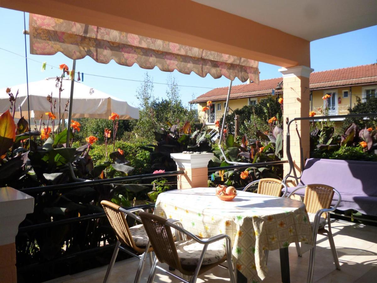 Kostas Apartments & Studios Agios Georgios Pagon Exterior photo